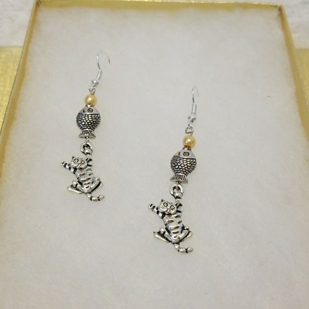 Crazy Cat earrings 🐱